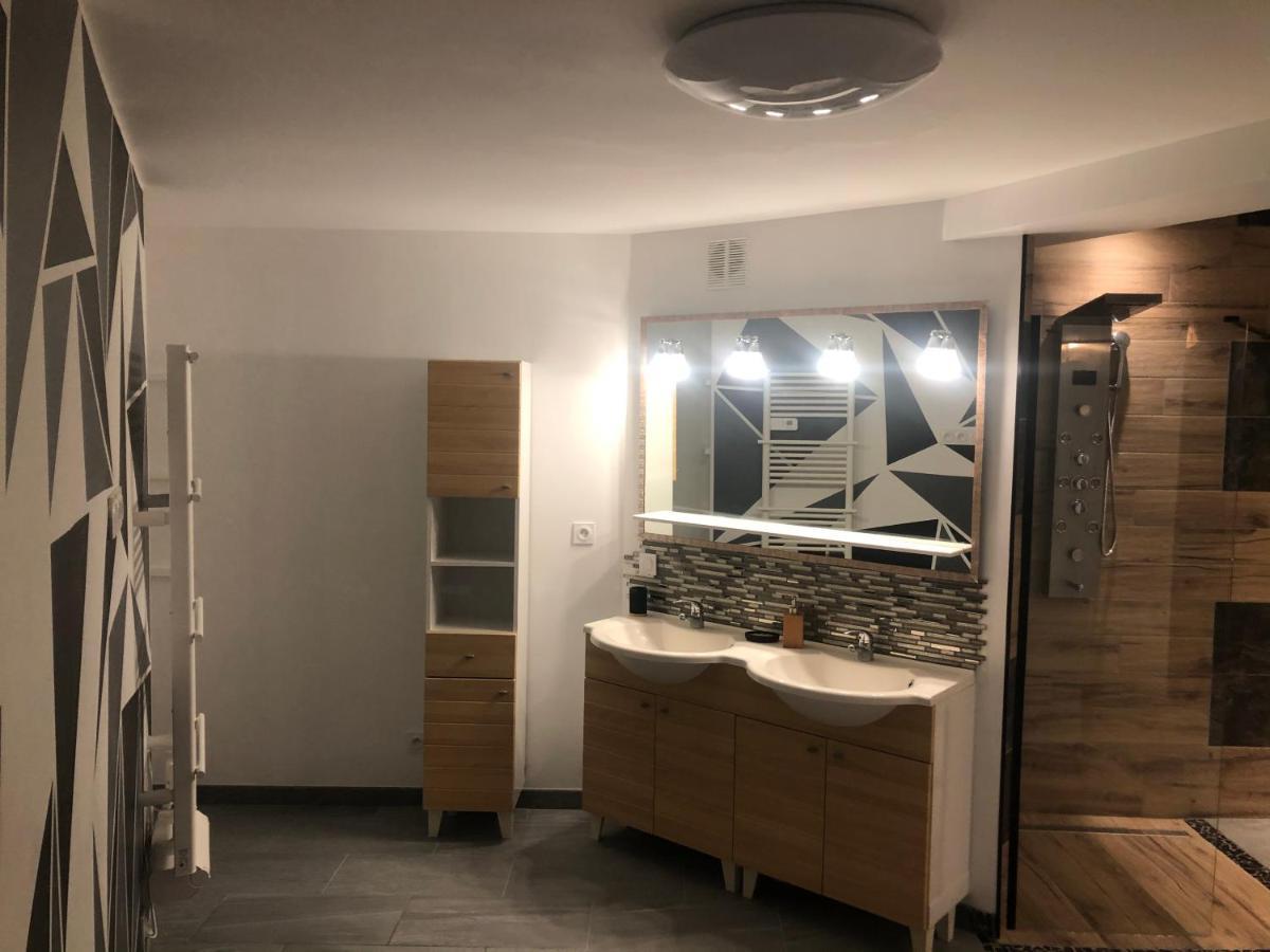 Au Coeur Du Senechal Apartment Marquise Luaran gambar