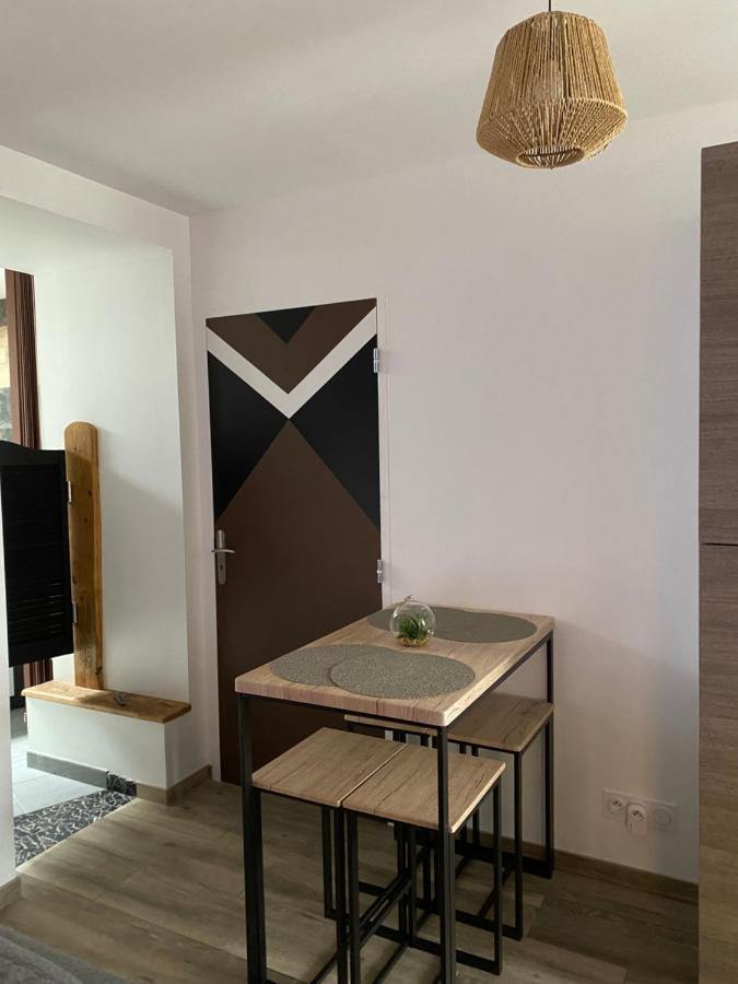 Au Coeur Du Senechal Apartment Marquise Luaran gambar