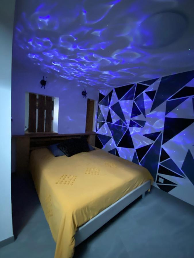 Au Coeur Du Senechal Apartment Marquise Luaran gambar